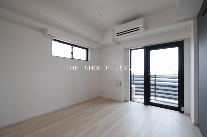 居室・リビング　角部屋・２面採光の室内