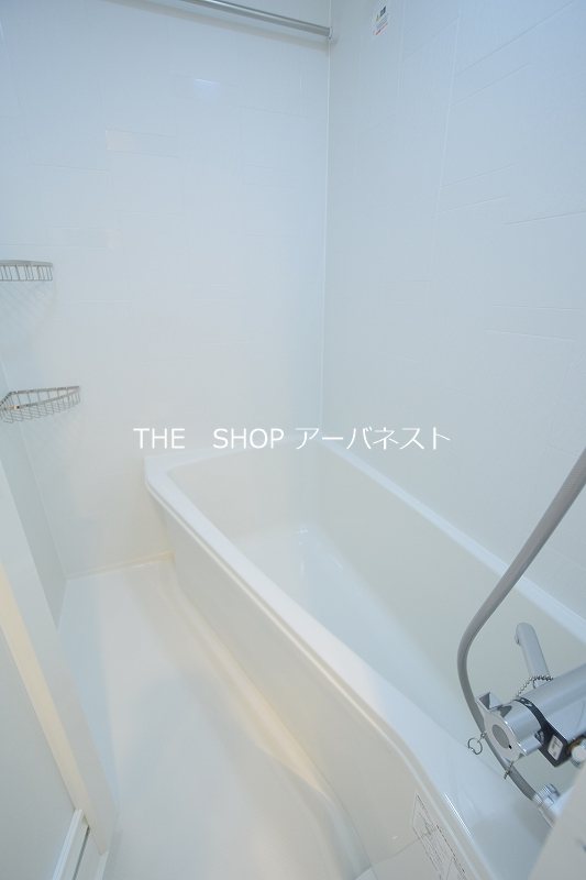 バス・シャワールーム　足が延ばせるバスタブ！