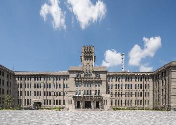 役所　京都市役所 行財政局 サービス事業推進室（役所）まで328m