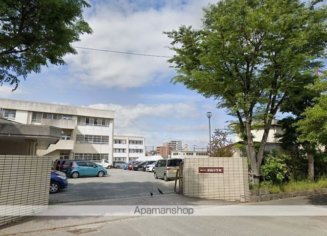 小学校　福岡市立小学校松島小学校（小学校）まで306m