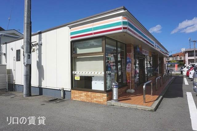 コンビニ　セブンイレブン 博多席田小学校前店（コンビニ）まで203m