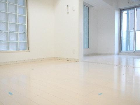 居室・リビング　室内
