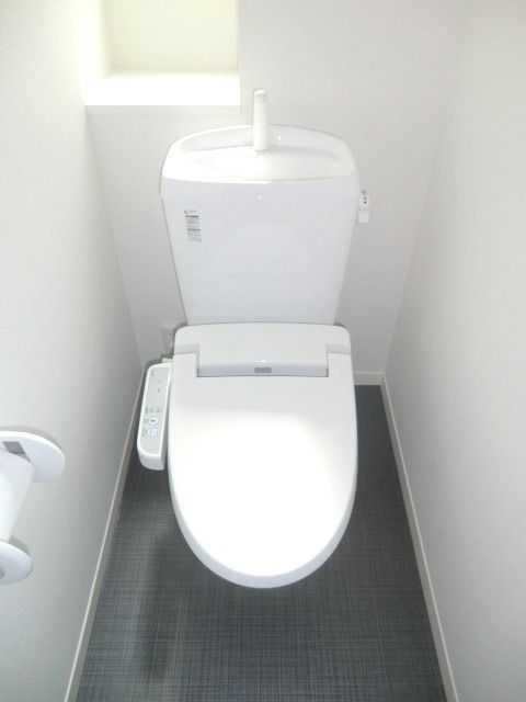 トイレ　洗浄便座です