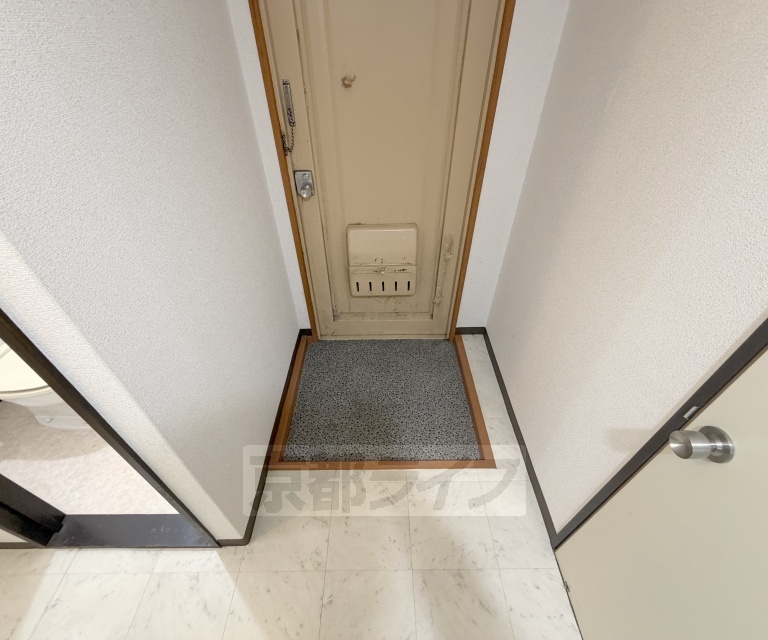 玄関　靴はきちんと並べましょう