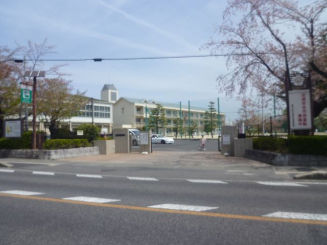 小学校　市立挙母小学校（小学校）まで980m
