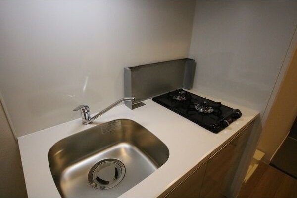 キッチン　※写真は同じマンションの違う部屋のものになります。