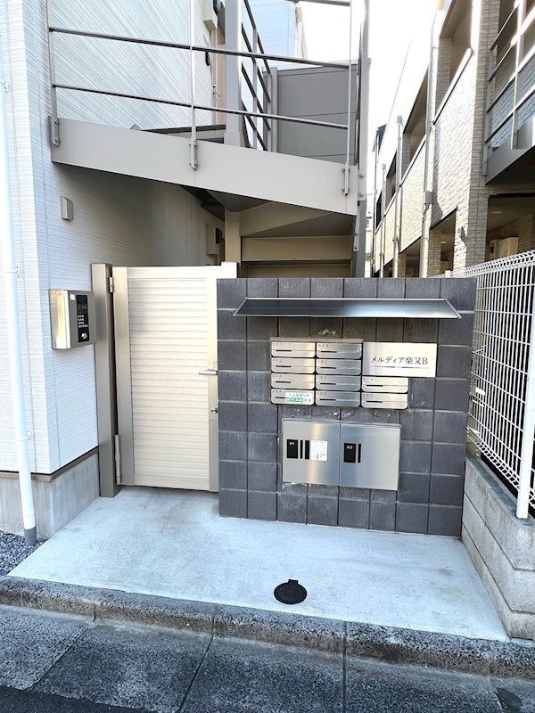 エントランス　エントランスは安全配慮のオートロック付きです