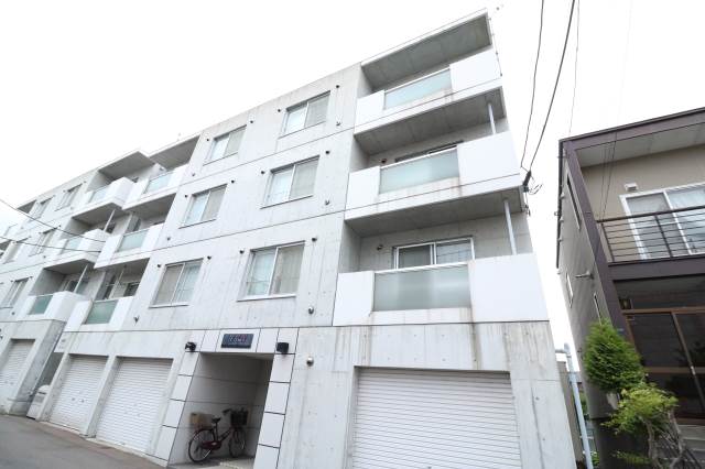 建物外観　４階建て♪