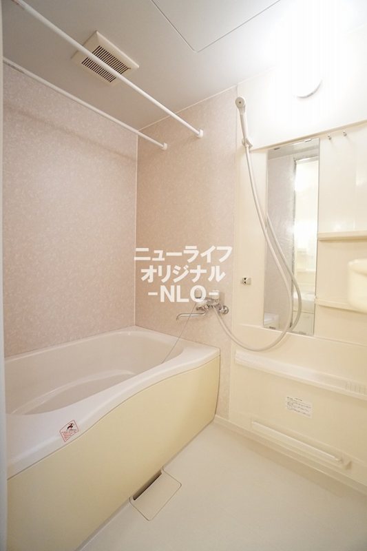 バス・シャワールーム　バスタブに浸かって一日の疲れを癒せます☆