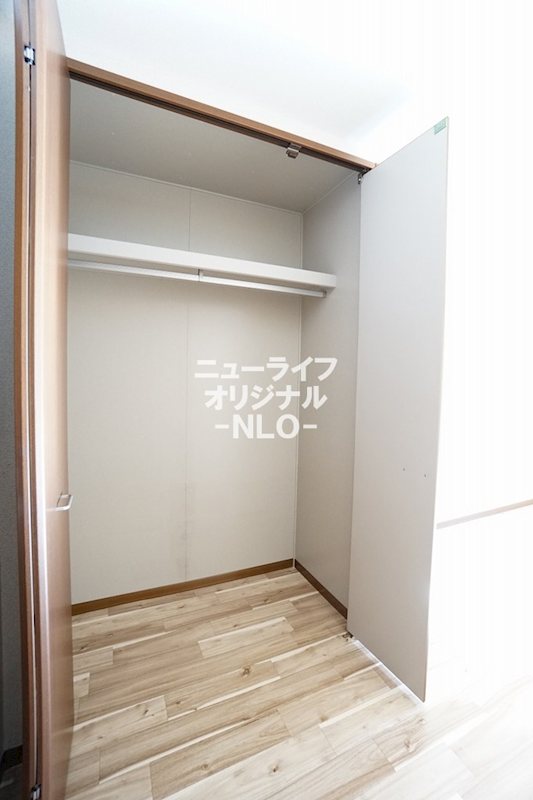 収納　お洋服の収納に便利なハンガーパイプ付きクローゼット☆