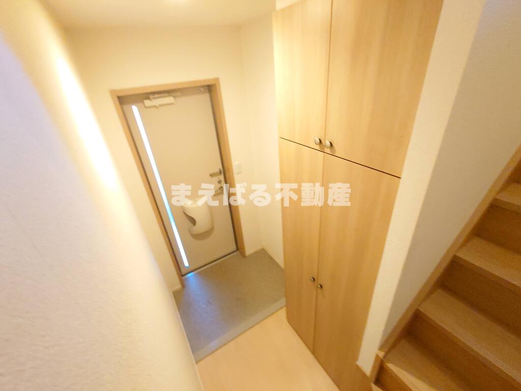 玄関　１階が玄関の内階段タイプ