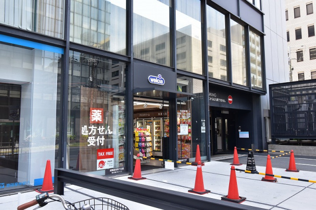 ドラックストア　ウエルシア江坂駅前店（ドラッグストア）まで271m
