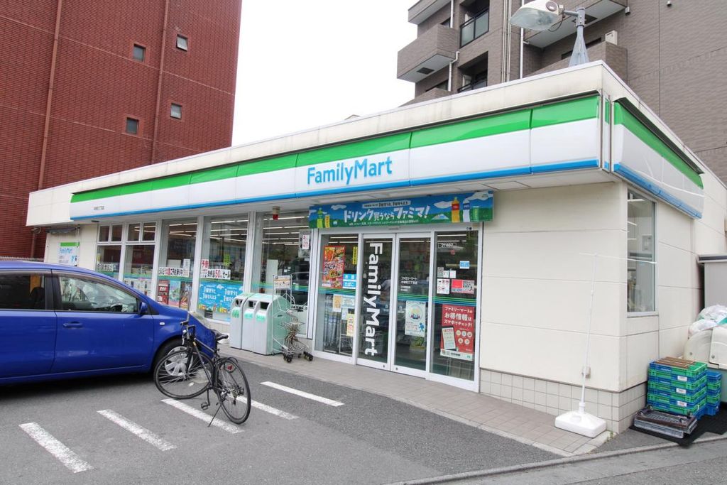 コンビニ　ファミリーマート 川崎駅西店（コンビニ）まで10m