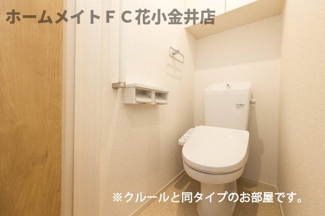 トイレ　落ち着いた色調のトイレです