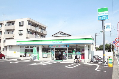 コンビニ　ファミリーマート（コンビニ）まで89m