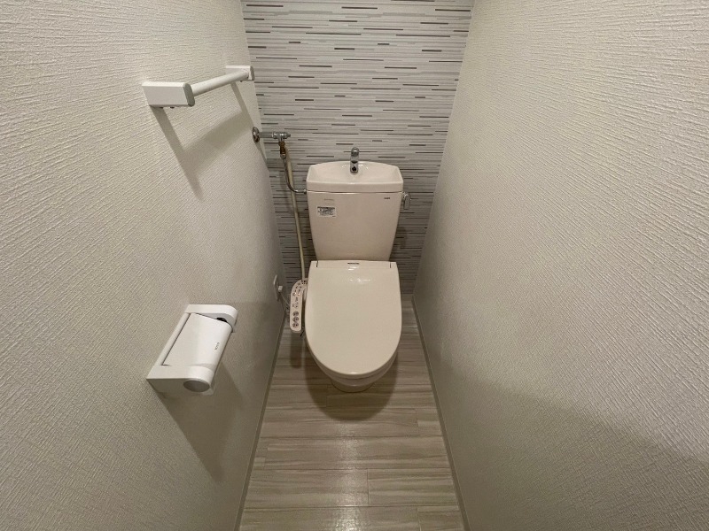トイレ　こちらはトイレです。清潔感があり、安心して使用できます。