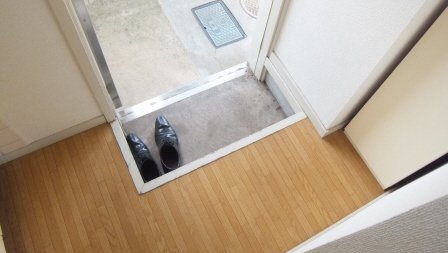 玄関　下駄箱付きです。