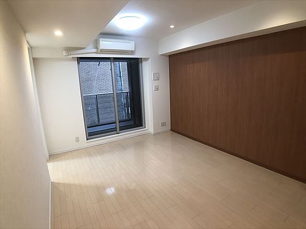居室・リビング　※別部屋の参考写真です。