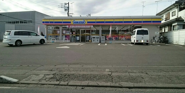 コンビニ　ミニストップ（コンビニ）まで570m