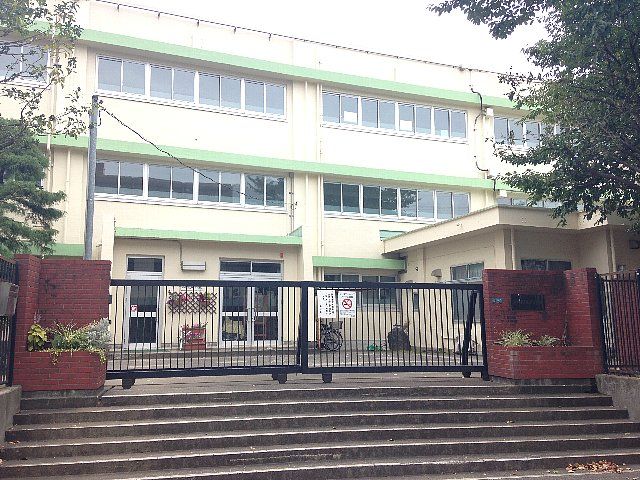 小学校　川崎市立坂戸小学校（小学校）まで752m