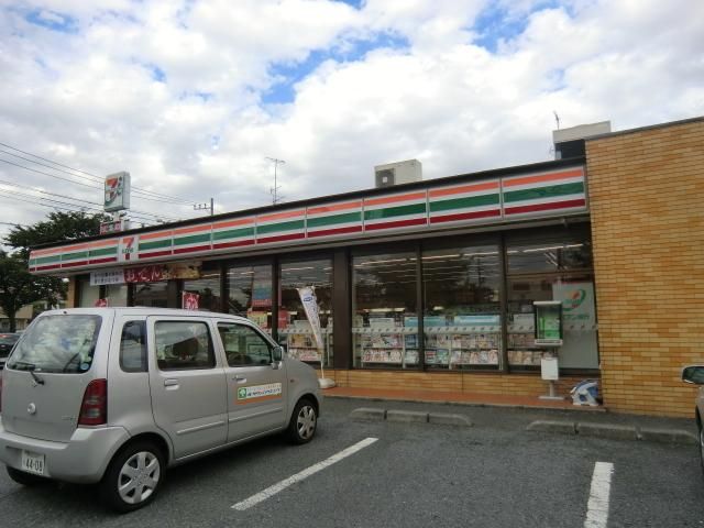 コンビニ　セブンイレブン（コンビニ）まで530m