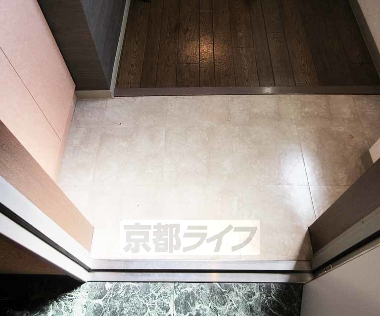 玄関　段差も少ない