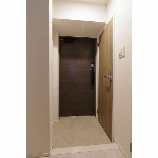 玄関　写真は同タイプ住居です。