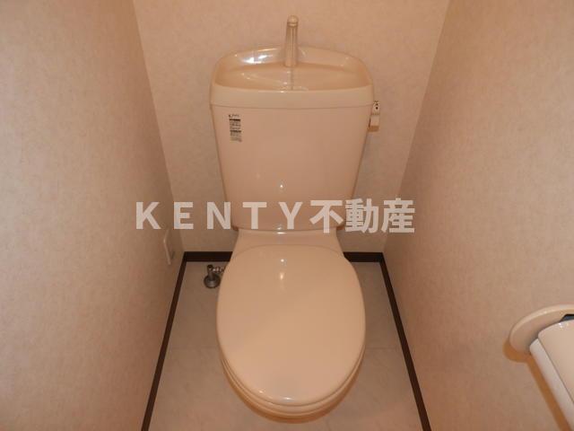 トイレ　落ち着いた色調のトイレです