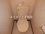 トイレ　落ち着いた色調のトイレです