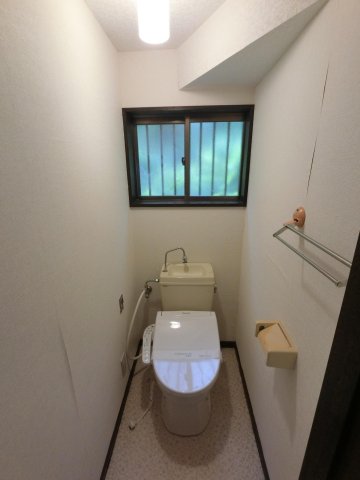 トイレ　温水洗浄便座ついています