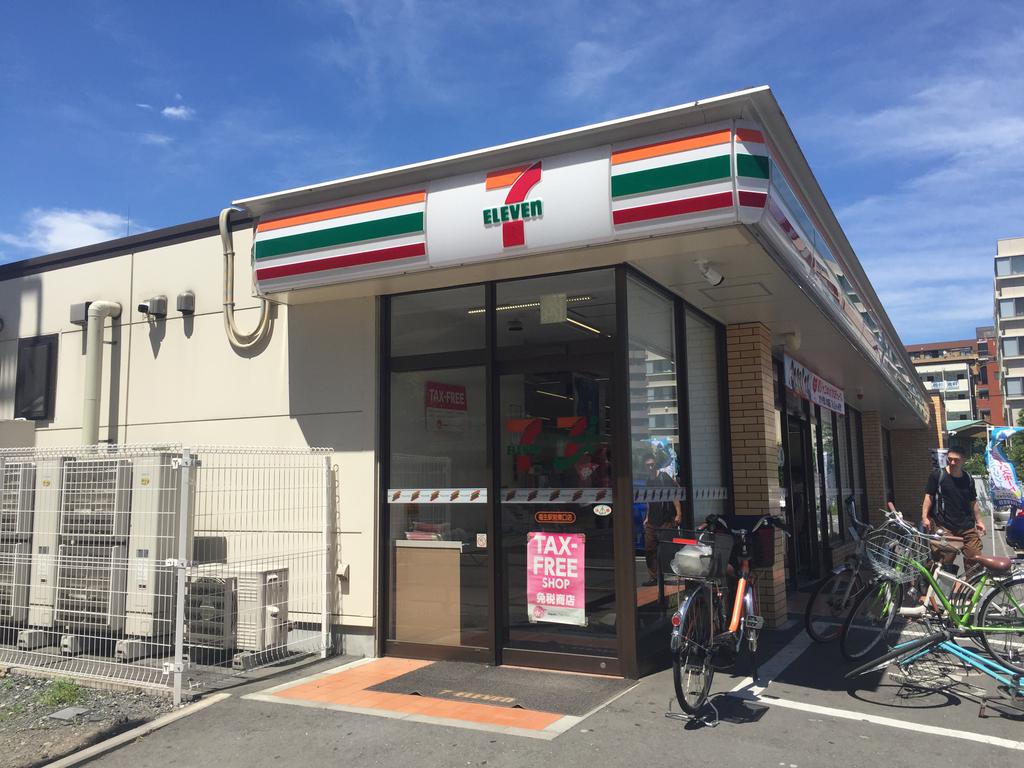 コンビニ　セブンイレブン福生駅前東口店（コンビニ）まで240m