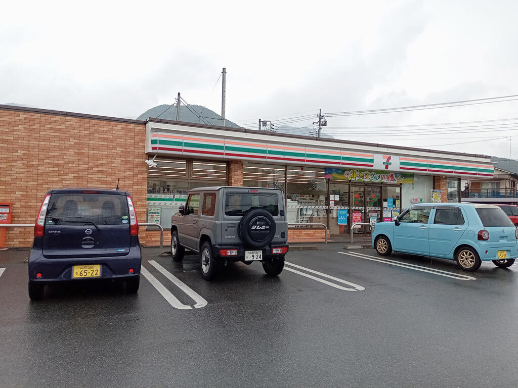 コンビニ　セブンイレブン春日居鎮目北店（コンビニ）まで220m