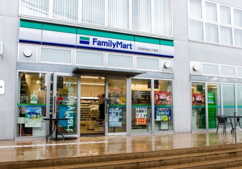コンビニ　ファミリーマート 文京目白台三丁目店（コンビニ）まで1056m