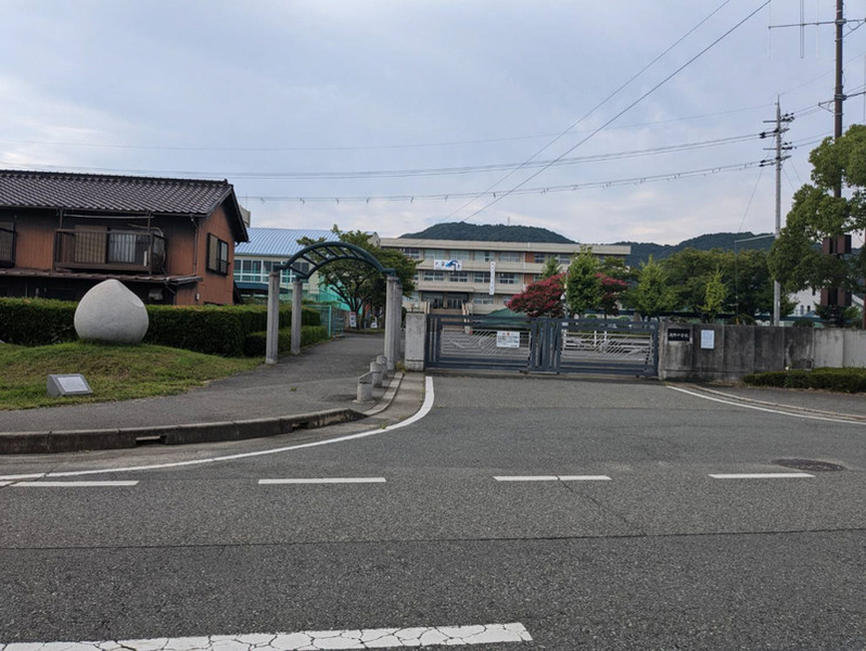 中学校　滝野中学校（中学校）まで1395m
