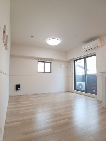 居室・リビング　こちらのリビングで趣味の時間をお楽しみください