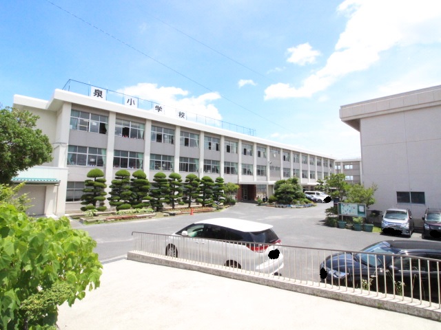 小学校　行橋市立泉小学校（小学校）まで805m