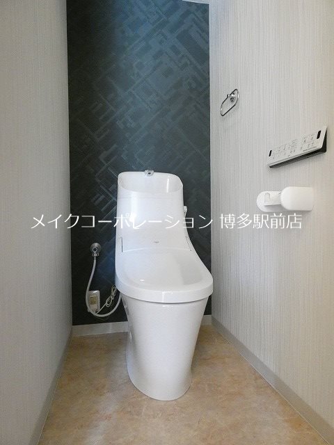 トイレ　※写真は棟内別部屋参考写真