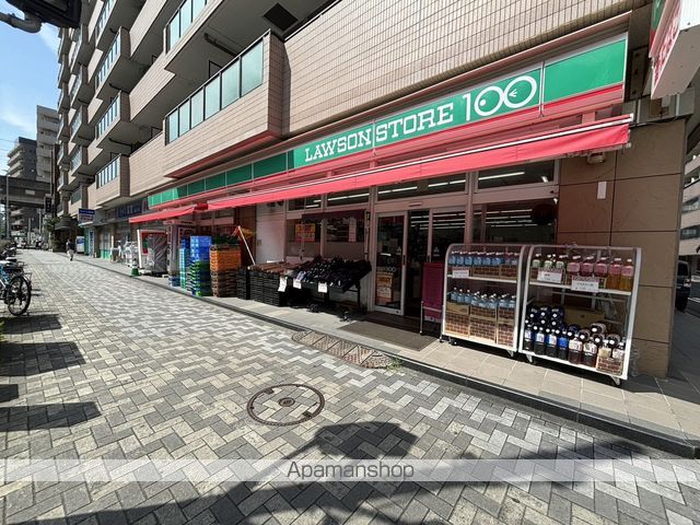 コンビニ　ローソンストア１００（コンビニ）まで158m