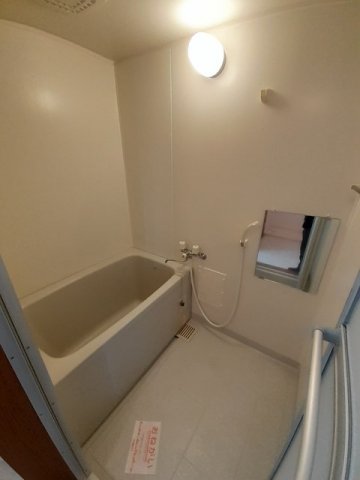 バス・シャワールーム　コンパクトで使いやすいお風呂です