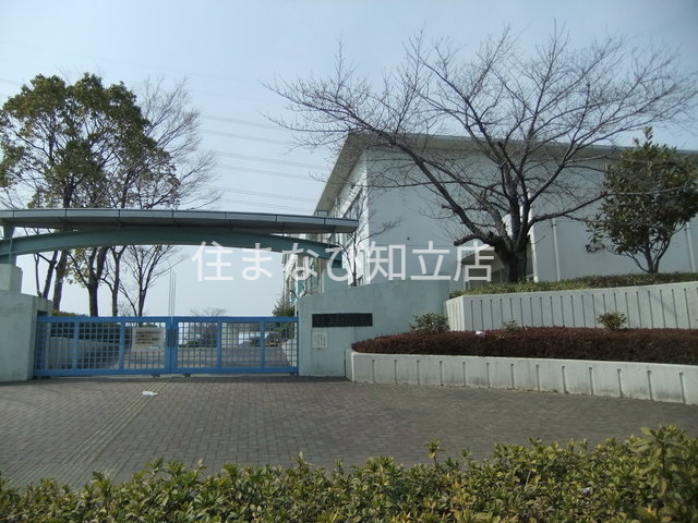 小学校　みよし市立緑丘小学校（小学校）まで410m