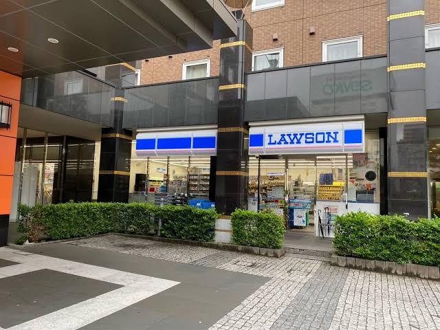 コンビニ　ローソン（コンビニ）まで140m
