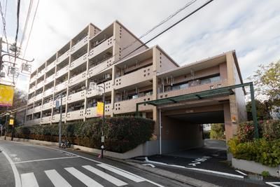 駐車場　駐車場に車を止められます