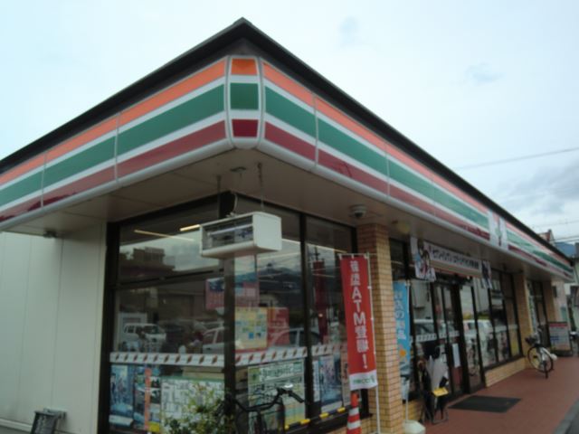 コンビニ　セブンイレブン（コンビニ）まで400m