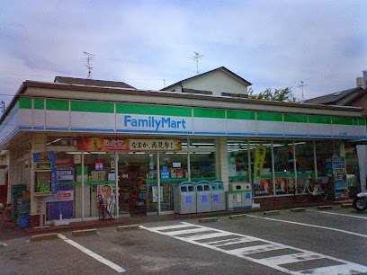 コンビニ　ファミリーマート 山下通店（コンビニ）まで468m