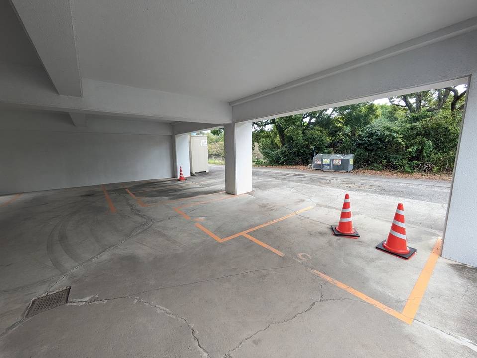 駐車場　駐車場