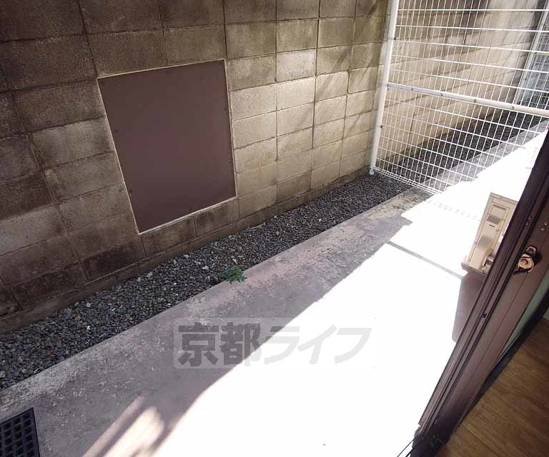 バルコニー　広いバルコニーテラスは日当りもＯＫ！