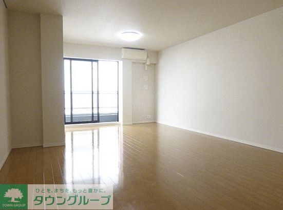 ホワイトフロントの居間写真