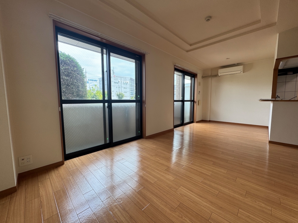 WEST HILLS 弐番館の居間写真