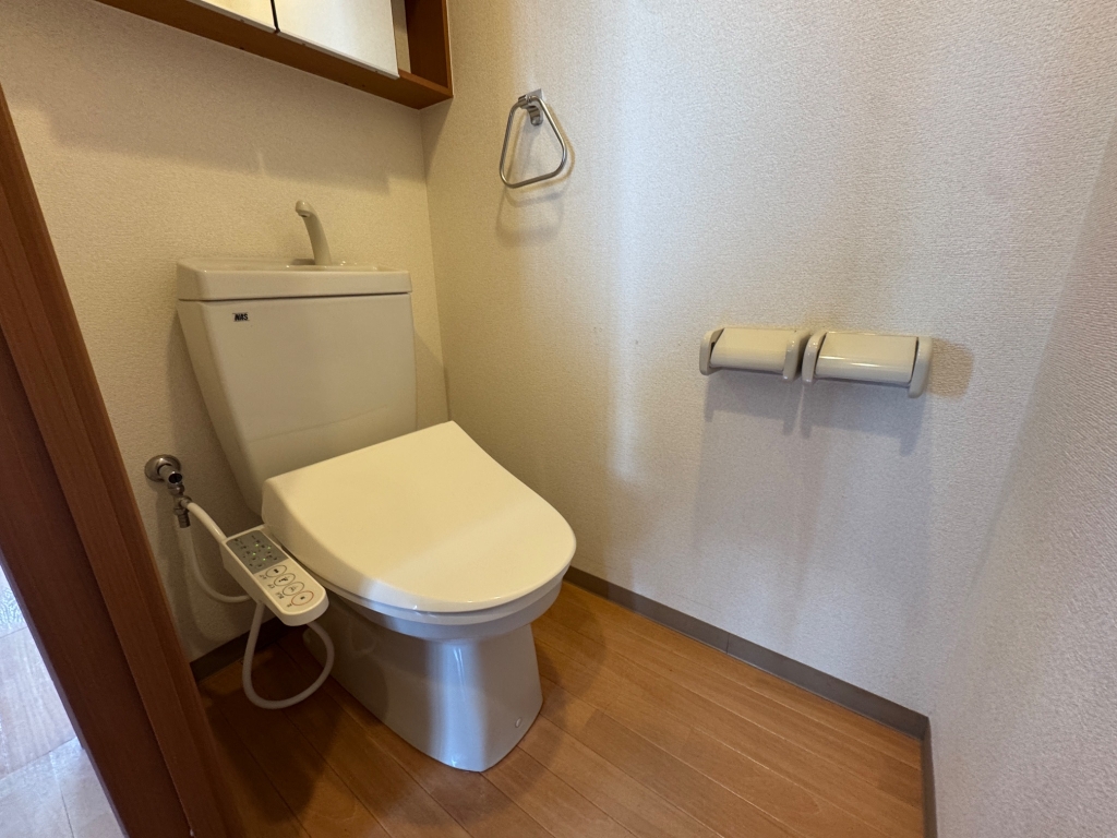 WEST HILLS 弐番館のトイレ写真