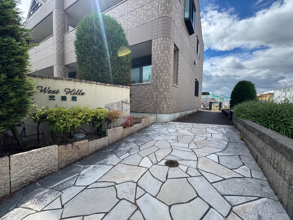 WEST HILLS 弐番館の外観写真